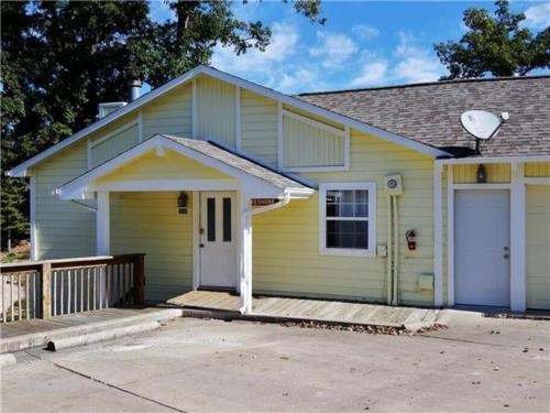 Lake Ozark House | Lakeshore-Bachelor/Bachelorette Parties welcomed!