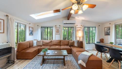 Blakeslee House | Lakeshore Oasis by AvantStay Private Beach Views Hot Tub Volleyball
