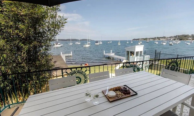Toronto House | Lakeside and Family Friendly