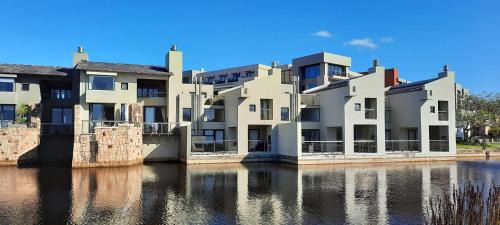 Herolds Bay Apartment | Lakeside Apartment in Oubaai Golf Estate