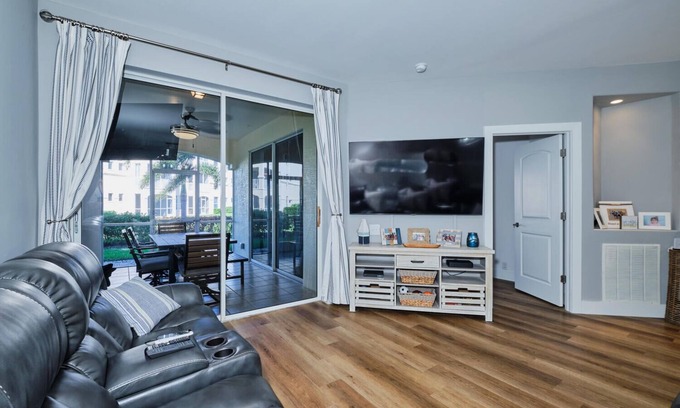 Tropical Cove Condo | Lakeside Breeze at Lexington CC Lake Village