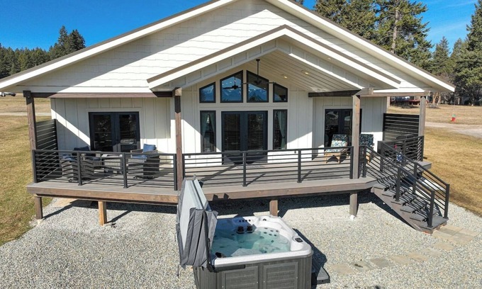 Lakeside House | Lakeside Breeze, with hot tub!