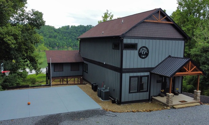 Sevierville House | Lakeside Cabin: Gated Comm/Pool Access/Private B-Ball Court/Fire Pit/Easy Access
