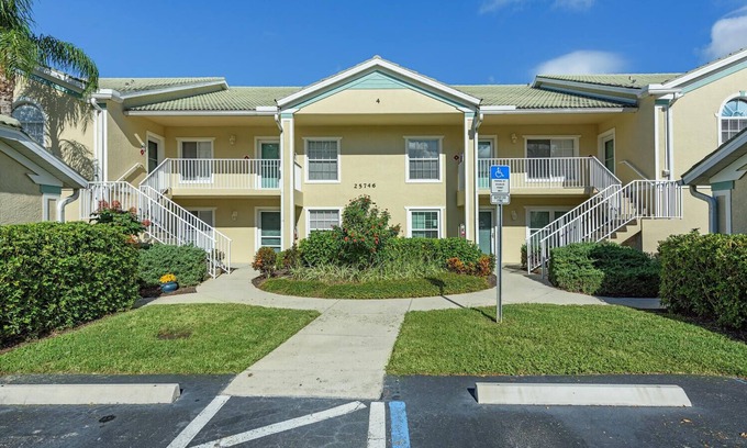 Bonita Springs Condo | Lakeside condo in Bonita Springs with glorious views.
