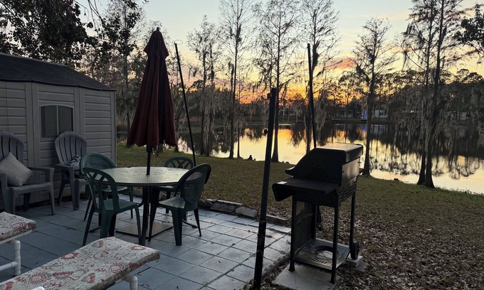 Kissimmee Cottage | LAKESIDE cottage 10 min from Disney