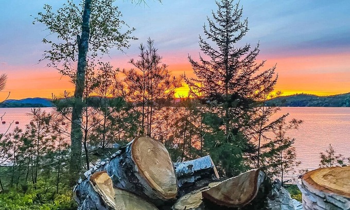 Inlet Cottage | Lakeside Cottage at The Birches on 4th Lake Inlet