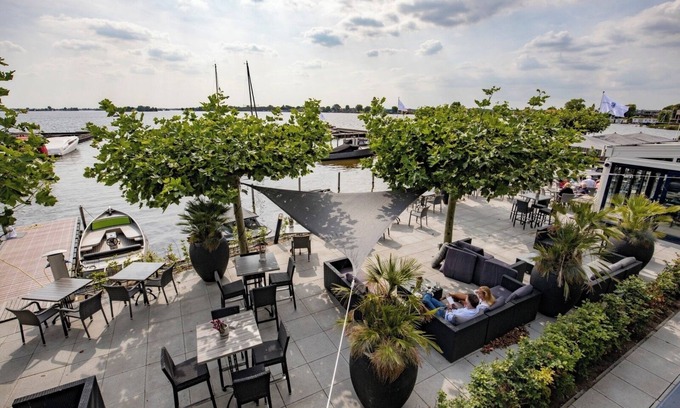 Oud-Loosdrecht Hotel | Lakeside Escape with Marina Access, Nature Paths and Fresh Local Cuisine