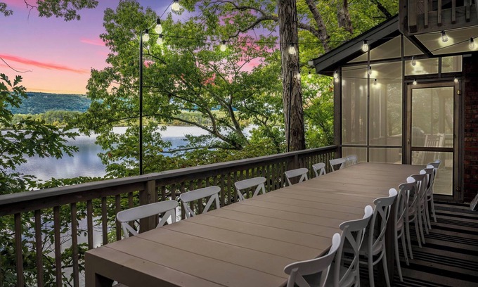 Soddy-Daisy House | Lakeside Luxury: Private Dock, Kayaks, Game Room