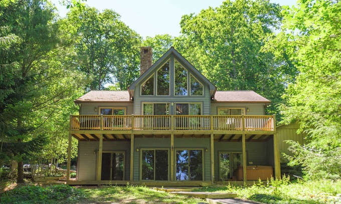 Oakland House | Lakeside Memories | Great Location + Private Dock
