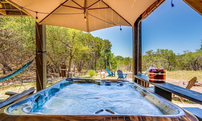 Canyon Lake House | Lakeside Paradise, lake views, hot tub