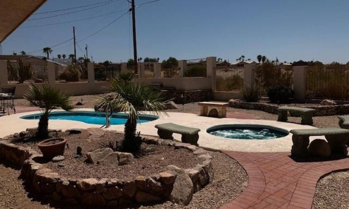 Lake Havasu City House | Lakeside Pool Home with a View
