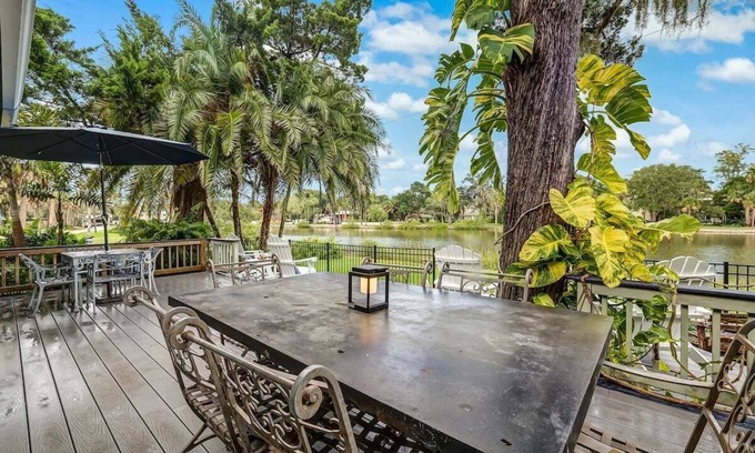 Lincolnville House | Lakeside Retreat |Private Pool| 8min walk Downtown