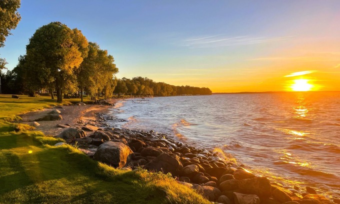Onamia House | Lakeside Retreat at Izatys Resort #230 – The Perfect Getaway for All Seasons!