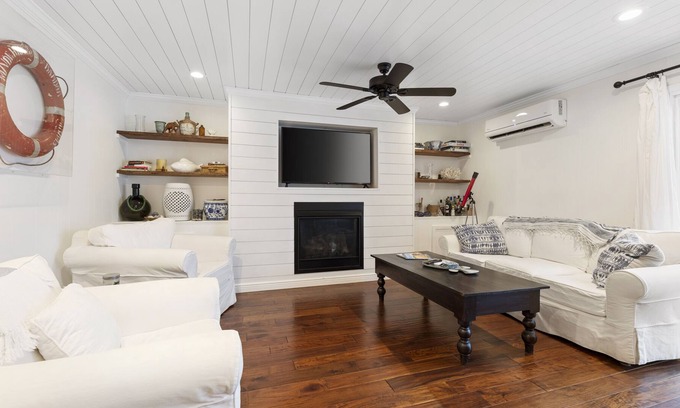 Mancelona House | ❥ Lakeside Retreat: Newly Remodeled 2BR Home, Sleeps 6 - 10970!