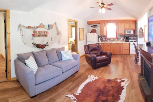 Branson House | Lakeside Retreat - Romantic Cabin - Resort Pool, Dock, Fire Pit!
