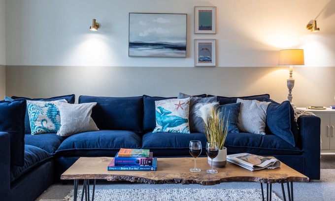 Rhosneigr House | Lakeside : Stylish 4‑Bed Family Villa in Rhosneigr | Managed by Anglesey Holiday Lettings