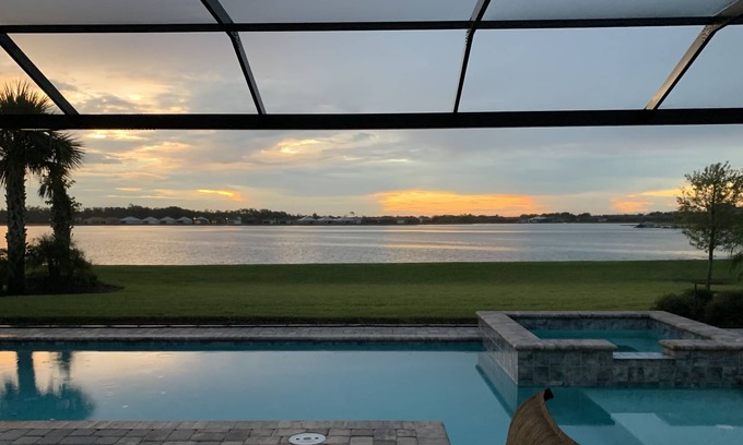 Biggar Villa | Lakeside Villa
