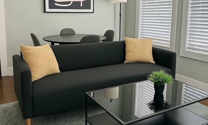 Lakeview Apartment | Lakeview 2BR Apartment