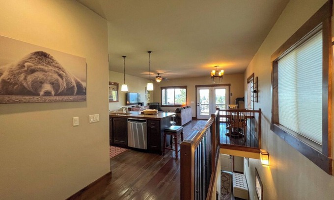 Bigfork House | Lakeview Getaway-Walk To Downtown Bigfork, Rated #1 Lake town in USA