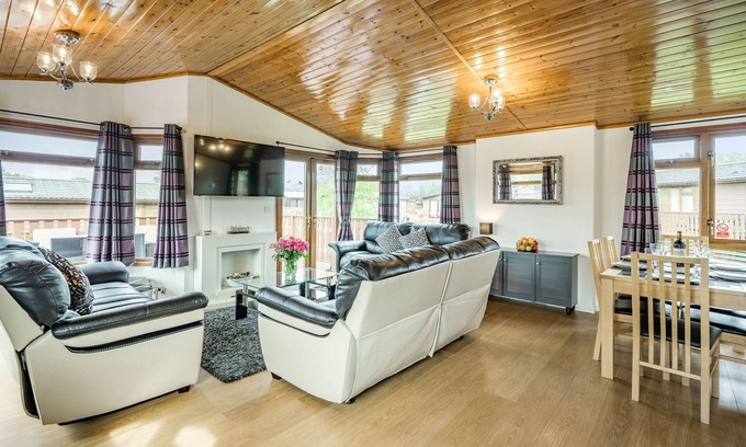 Tewitfield Cottage | Lakeview Lodge