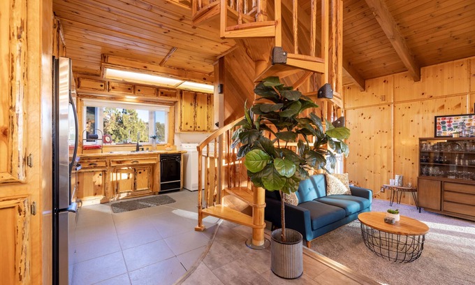 Fawnskin Cabin | Lakeview Lookout in Fawnskin at Big Bear Lake