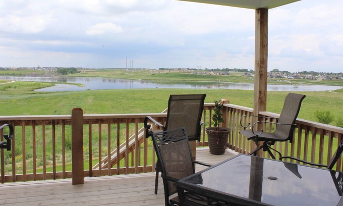 Jefferson House | Lakeview Open Concept Family Home-Great for Kids!