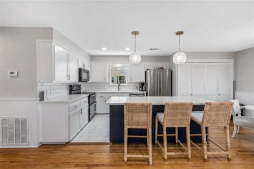 Deatonville House | Lakeview Paradise