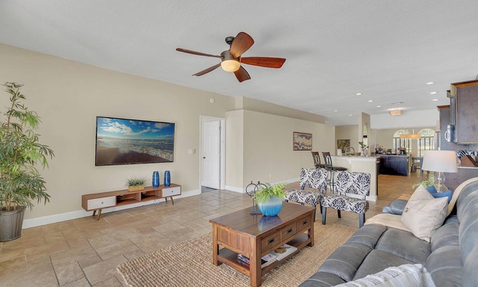 Mariner's VIllage House | Lakeview, Pool, 4 beds! 13 min to DT
