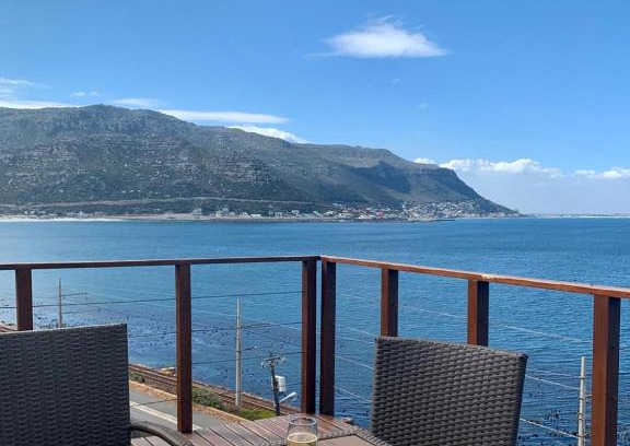 Fish Hoek Apartment | Lalapanzi