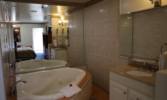 Whittier Hotel | Lambert Inn