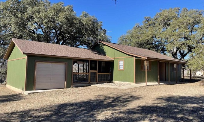Bandera House | Lambert Park on Medina River