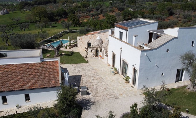 Castellana Grotte Apartment | LAMIA - L'Aia di Cucumo apartment sleeps 8 in the countryside of Castellana Grotte