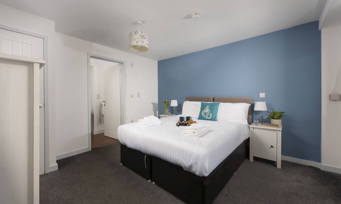 St Just Hotel | Lamorna, B&B - a hotel room that sleeps 2 guests in 1 bedroom