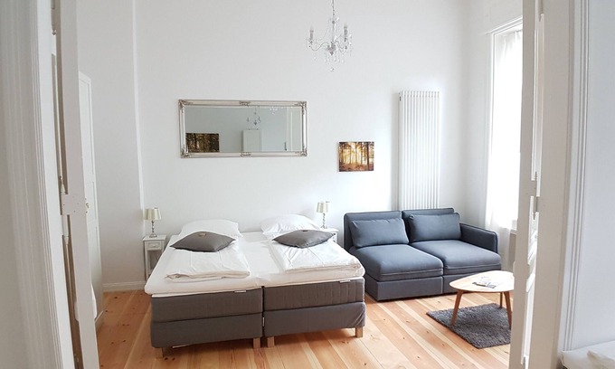 Schoeneberg Apartment | LANGEN Crelle-Kiez Schöneberg, cozy old Berlin building new