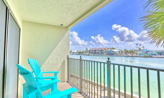 Sunset Beach Condo | Land's End 4-206 🌴Gated Community 🌞Bay Views🏖️Beach Access🌊Large Pool