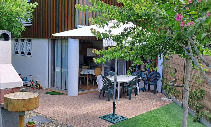 Biscarrosse Villa | Landes-Biscarrosse, lovely villa, all comfort et mature garden close to a lake