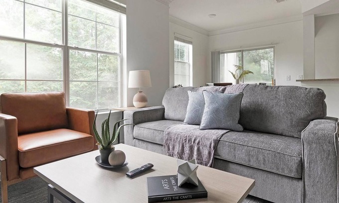 Southside Apartment | Landing | Amazing 1BD, Yoga Studio