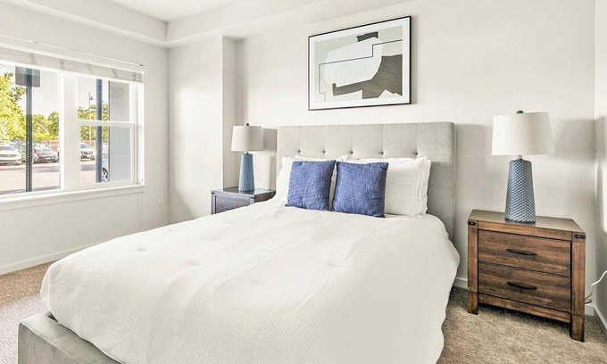 Hayden Island Apartment | Landing | Amazing 1BD, Clubhouse, Courtyard