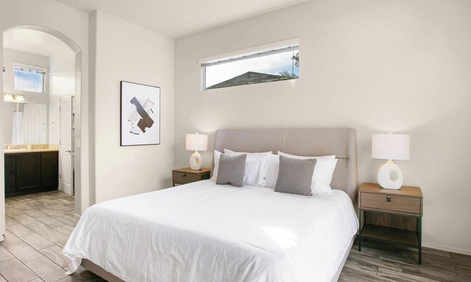 Madison Apartment | Landing | Amazing 1BD, Clubhouse, Pool