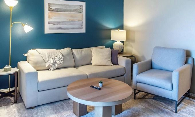 South Tulsa Apartment | Landing | Amazing 1BD, Gym, Clubhouse