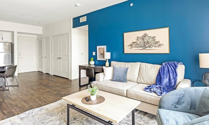 Kessler Apartment | Landing | Amazing 2BD, Gym, Pool
