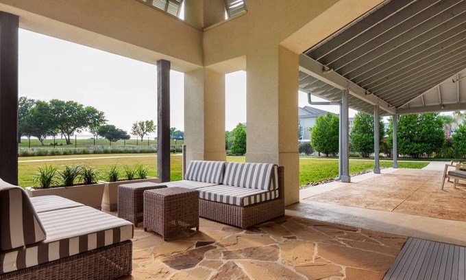 Buda Apartment | Landing | Amazing Studio, Gym, Pool