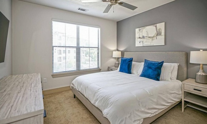 Crestline Heights Apartment | Landing at 4700 Colonnade - 1 Bedroom in Overton