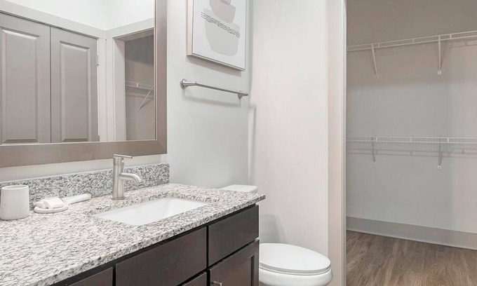 Crestline Heights Apartment | Landing at 4700 Colonnade - 2 Bedrooms in Overton
