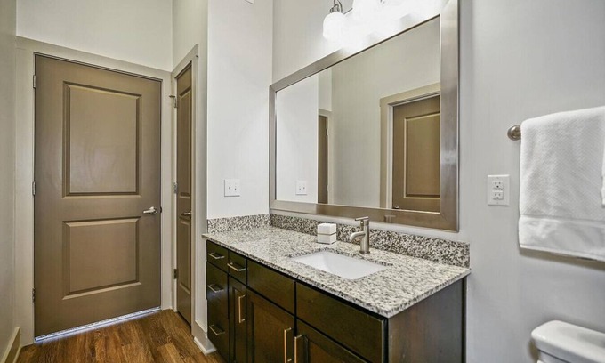 Crestline Heights Apartment | Landing at 4700 Colonnade - 2 Bedrooms in Overton