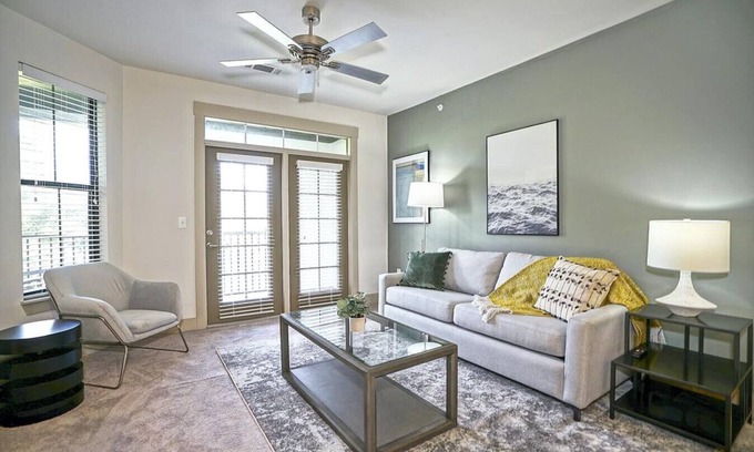 Crestline Heights Apartment | Landing at 4700 Colonnade - 1 Bedroom in Overton