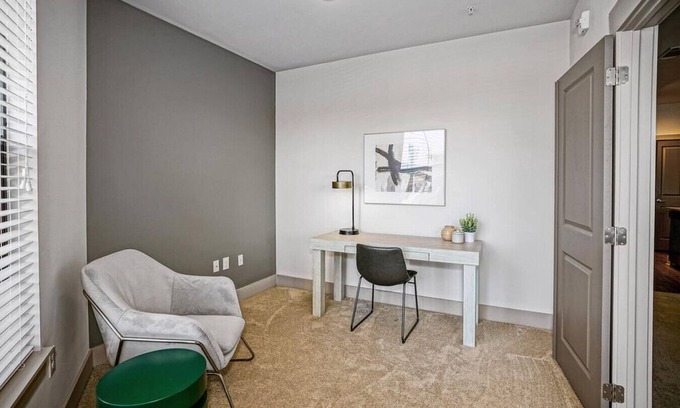 Crestline Heights Apartment | Landing at 4700 Colonnade - 1 Bedroom in Overton
