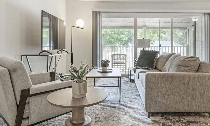 North Raleigh Apartment | Landing at Bridges at North Hills - 1 Bedroom in North Raleigh
