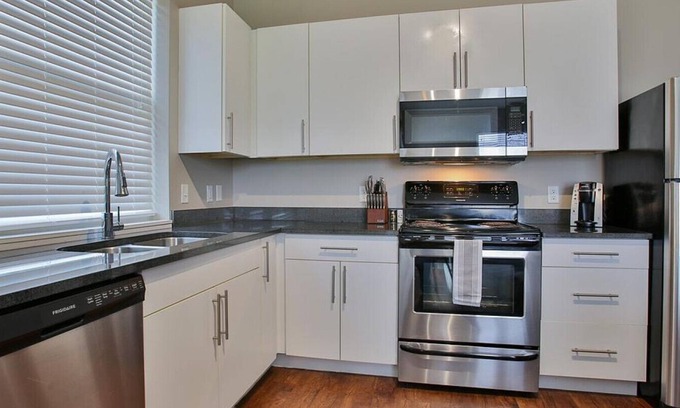 West Central Apartment | Landing at Cityscape Flats - 2 Bedrooms in West Central