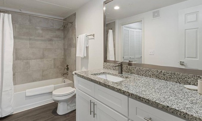Fort Worth Apartment | Landing at Cortland Ridglea - 1 Bedroom in Ridglea